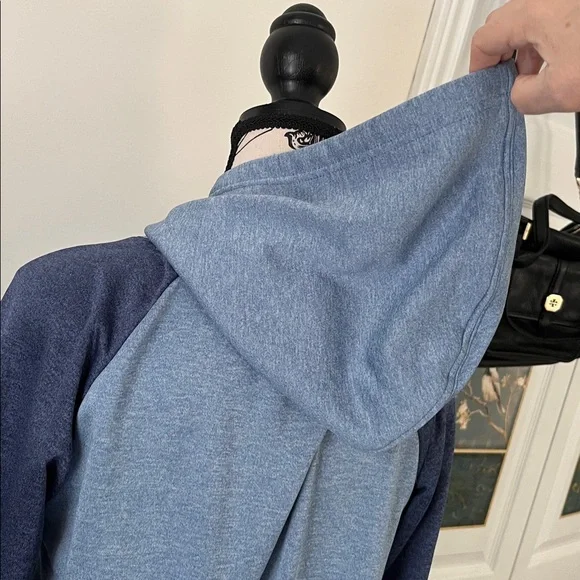 💗Youths Unisex NWOT Converse Two-Tone Blue Hoodie - Picture 6 of 17